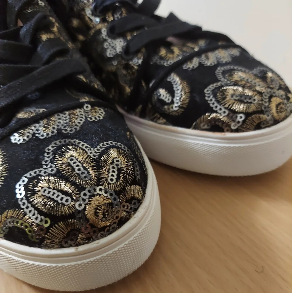 Karl Lagerfeld Paris embroidered sequin evron black sneakers - Picture 8 of 8